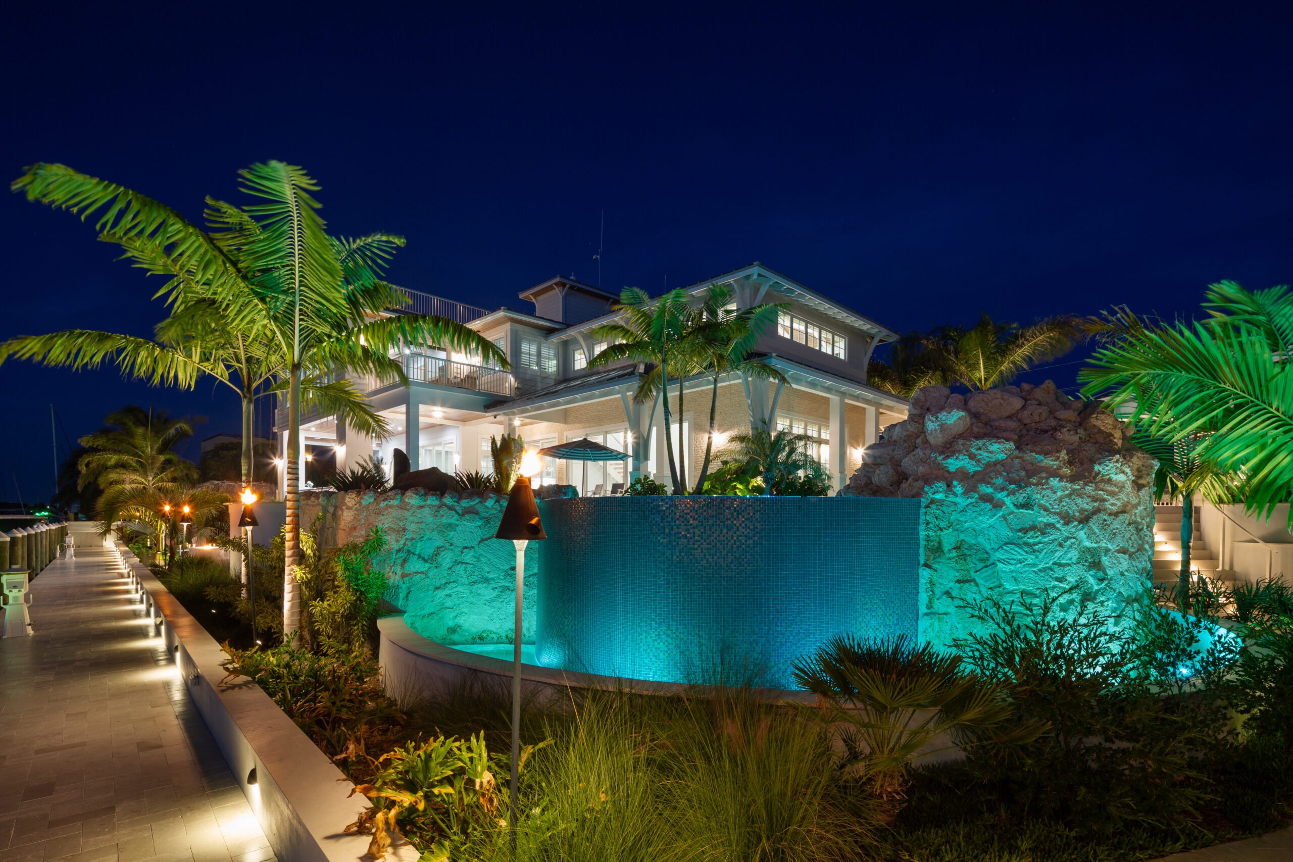 Coastal Source Lighting and Audio Defy the Elements to Bring Out the Natural Beauty of a Tropical Backyard