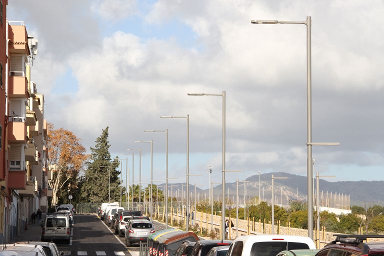 urbidermis Candela lights, available from Landscape Forms, line a street